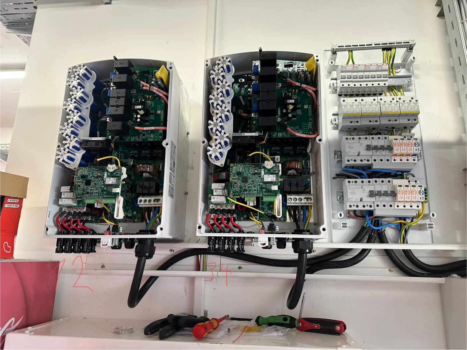Dva SolarEdge invertera i razvodni ormar sa zaštitom, solarna elektrana 51 kWp u Zadru
